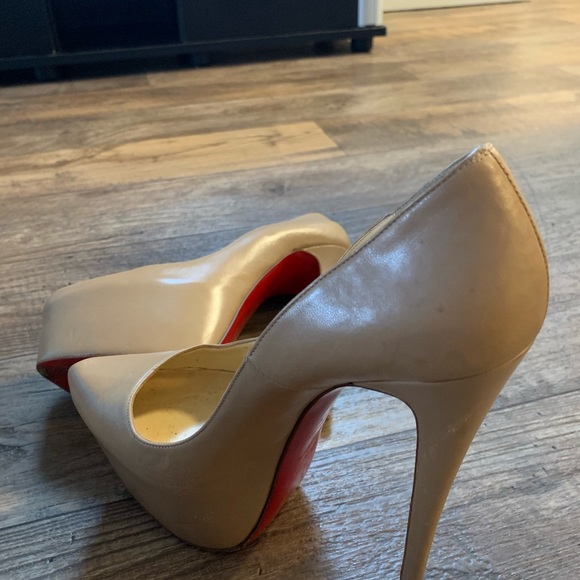 Christian Louboutin Nude Daffodile Leather - Picture 2 of 7